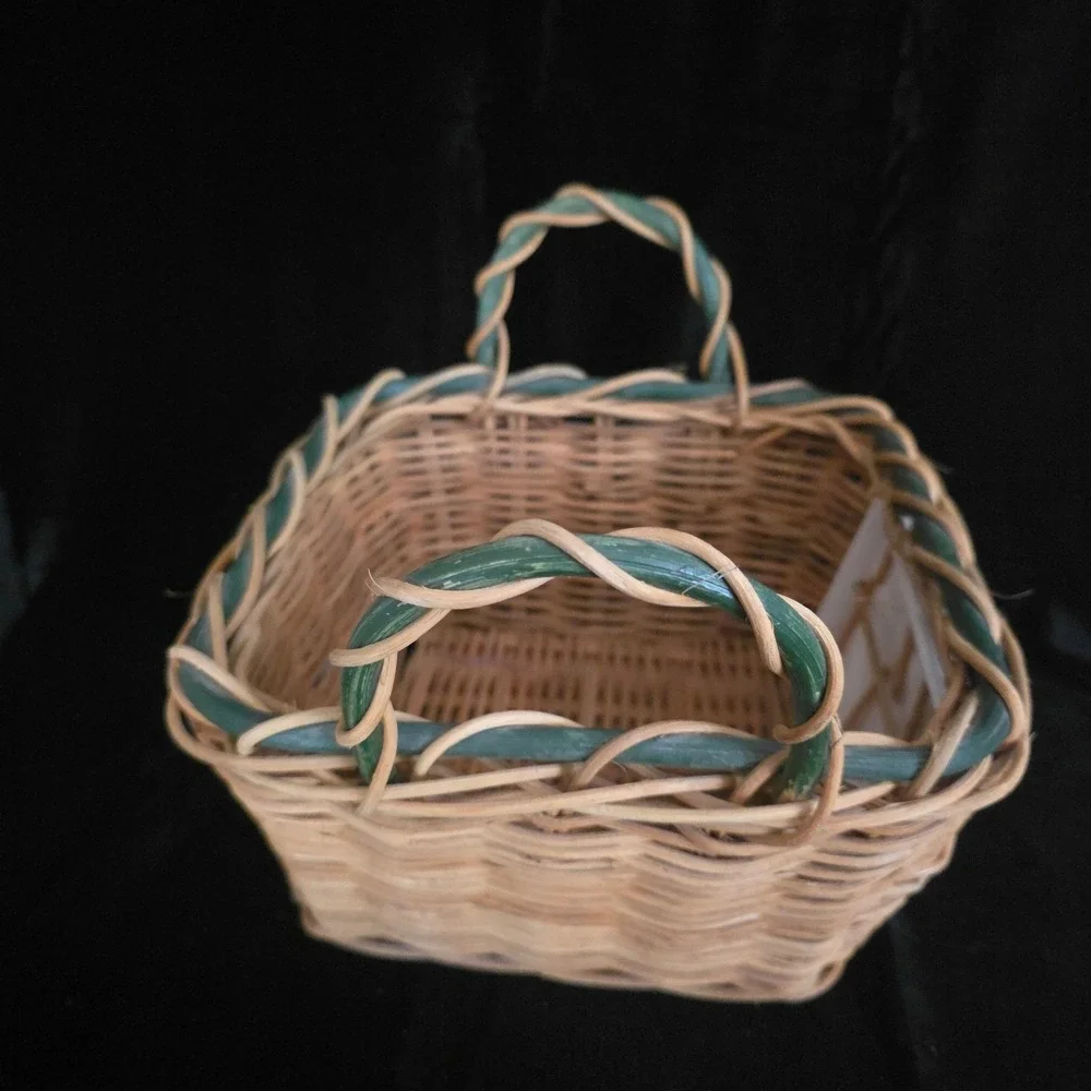 Woven Wicker Basket with Apple Ceramic Tile Green Trim‎ Farmhouse Cottagecore